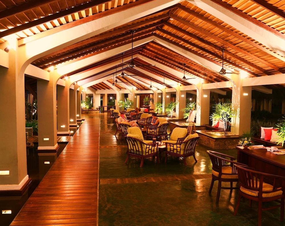 The Palms - Lobby Lounge