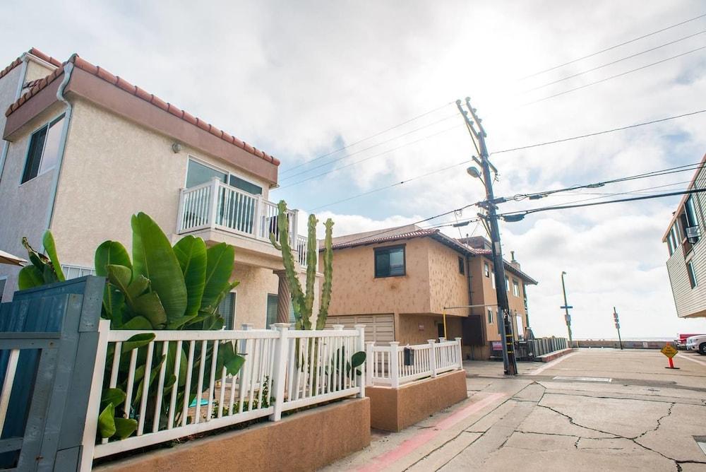Wonderful 3br/2ba Home in Mission Beach by Domio - Property Grounds