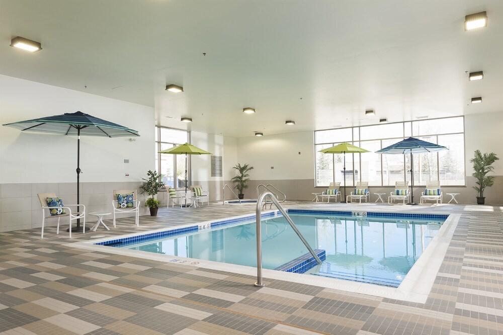 Hampton Inn & Suites by Hilton, Airdrie, AB, Canada - Indoor Pool