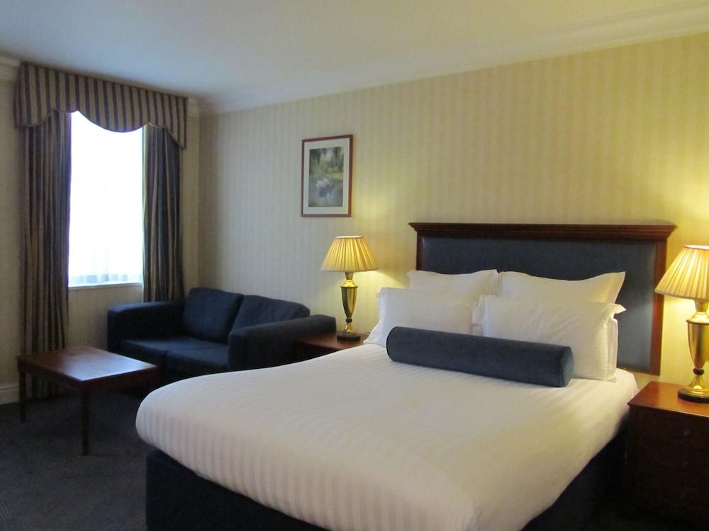 Best Western Plus Birmingham NEC Meriden Manor Hotel - Room