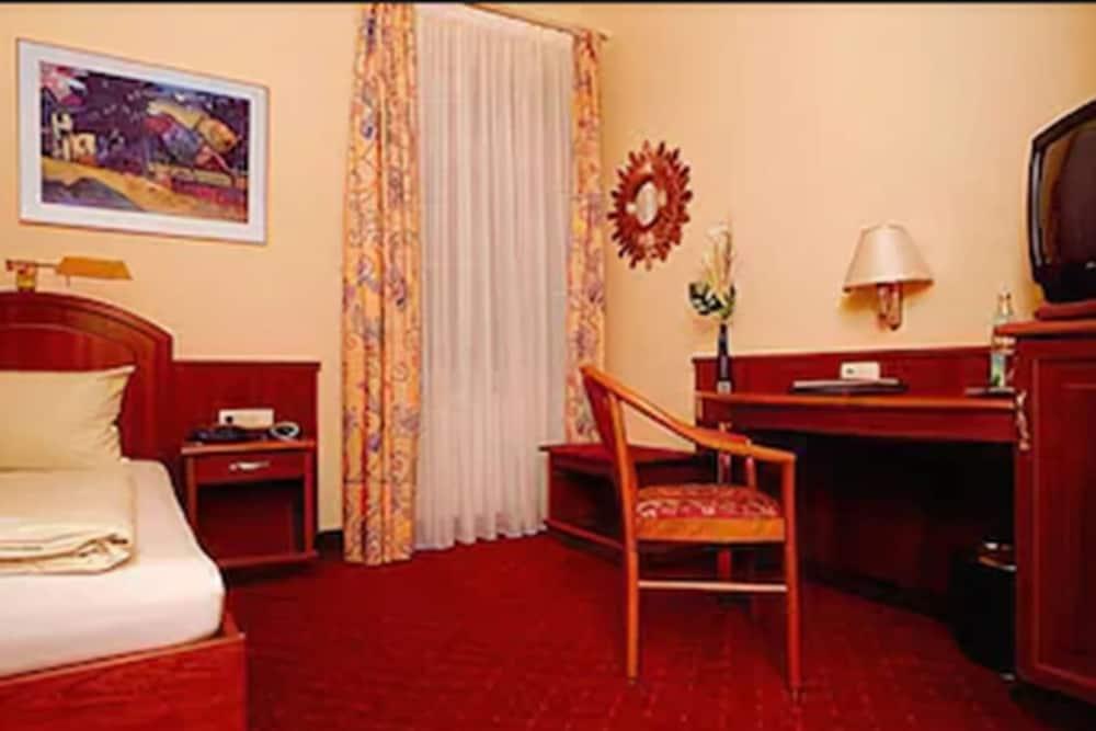 Hotel Schweizer Hof - Room