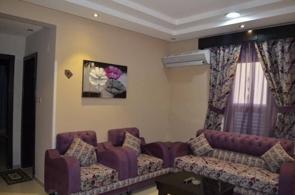 Najmat Manami Furnished Units - Living Room