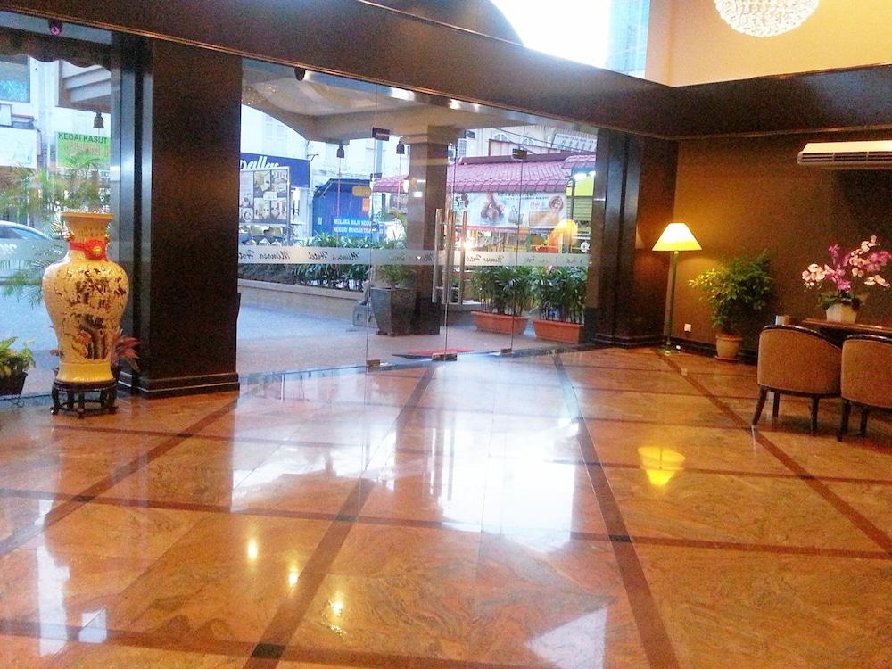 Mimosa Hotel Melaka - Interior Entrance