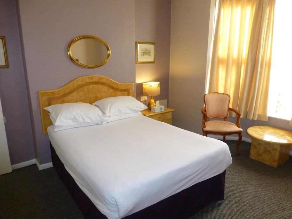Prince Hotel - Room