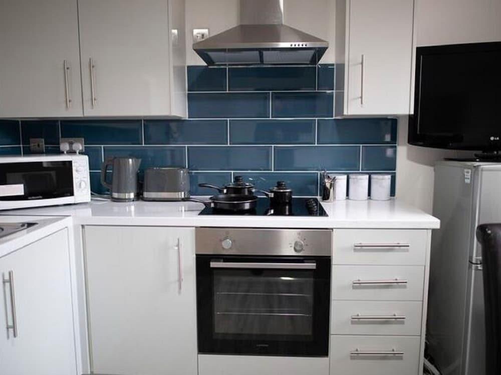 Contemporary Apartment in Worcester near Worcester Cathedral - Private kitchen