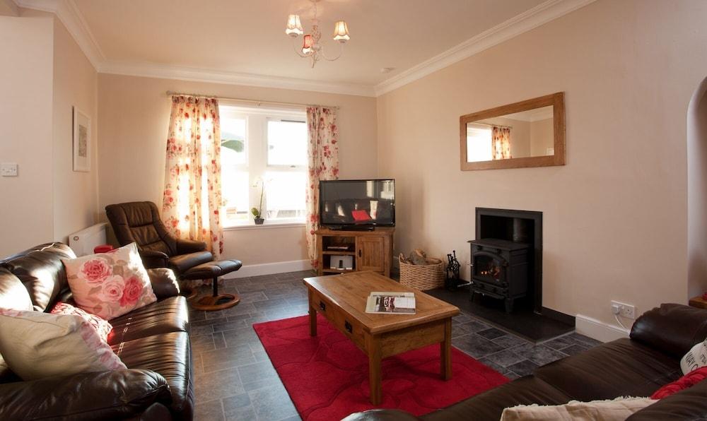 Rowan Tree Cottage - Living Room
