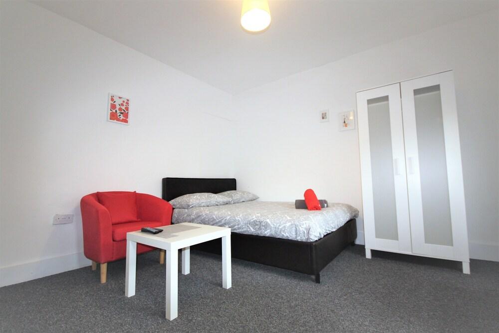 Derbyshire Serviced Apartments - Room