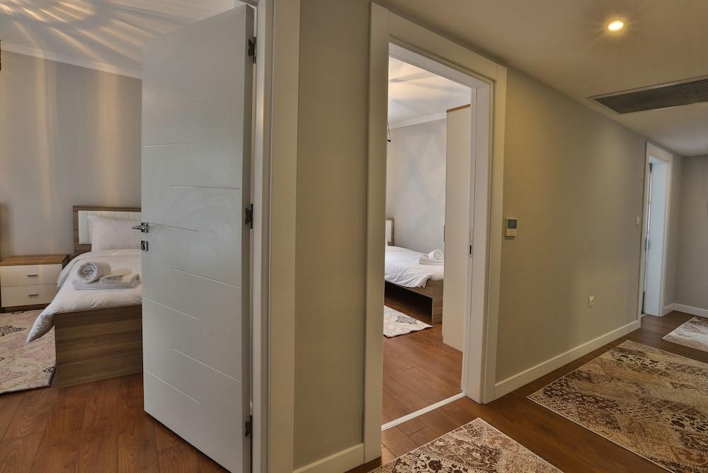 Royal Comfort Suites - Room
