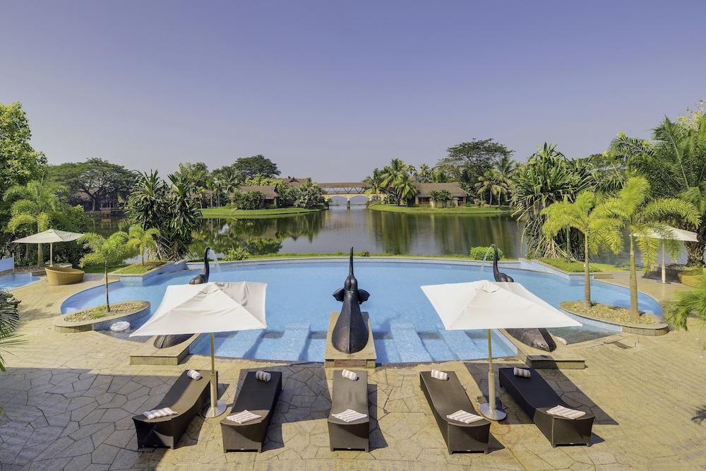 The Zuri Kumarakom Kerala Resort & Spa - Outdoor Pool
