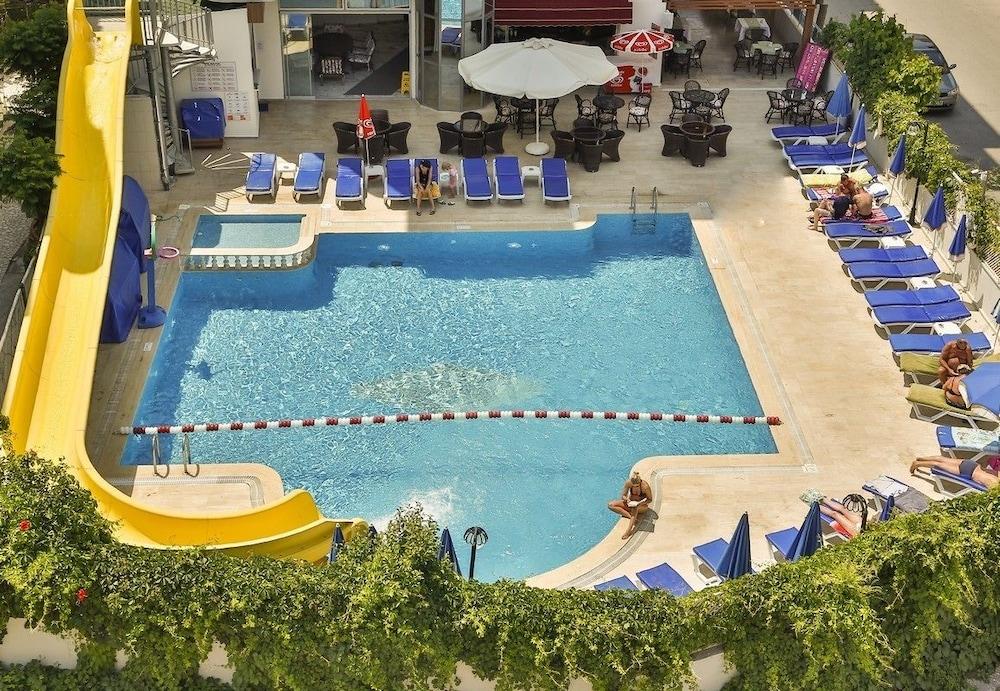 Parador Suit Hotel - Outdoor Pool