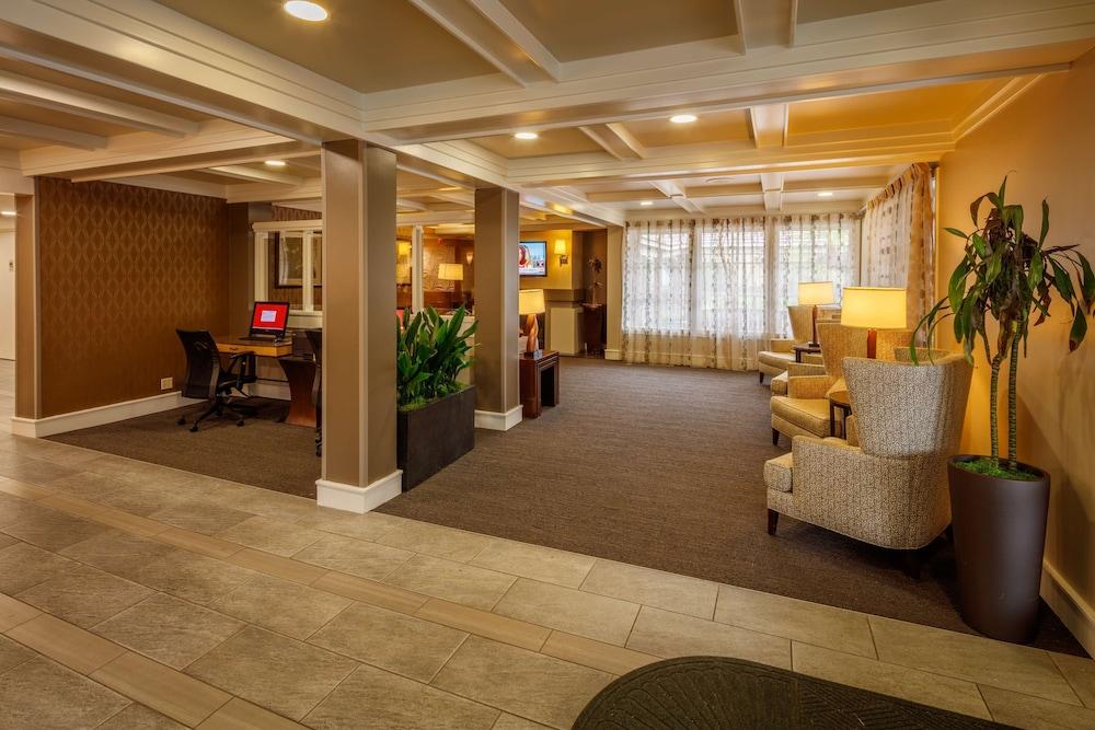 Red Lion Hotel Bellevue - Lobby
