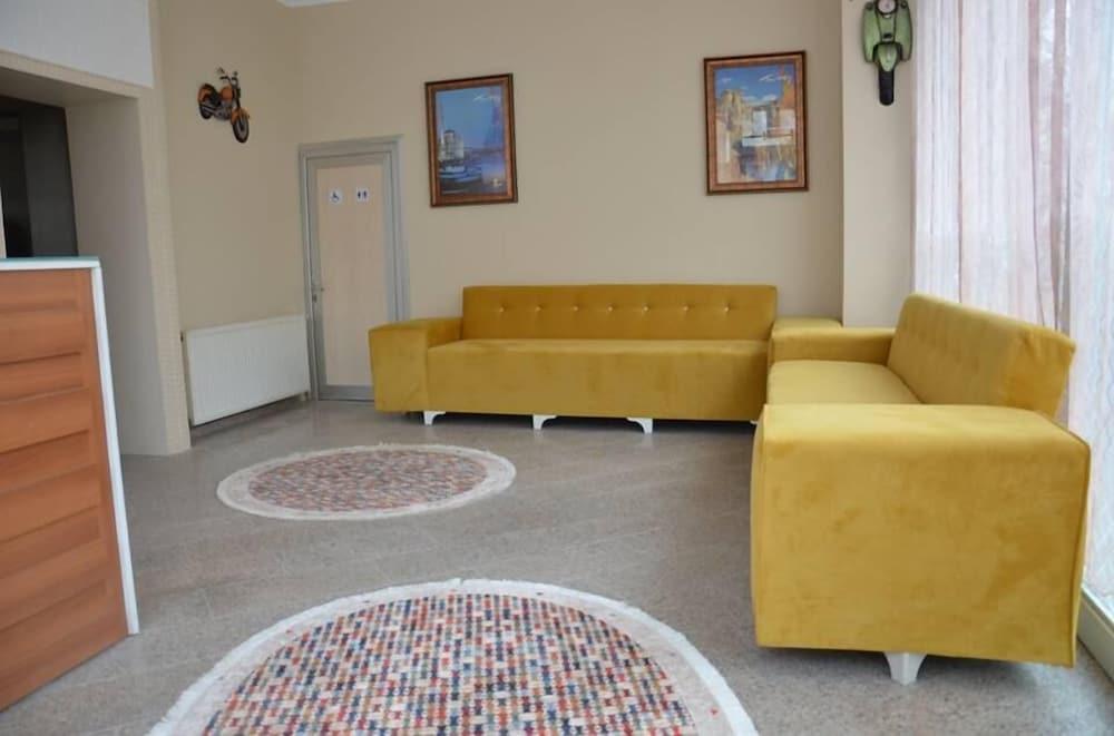 Mostar Hotel - Lobby Sitting Area
