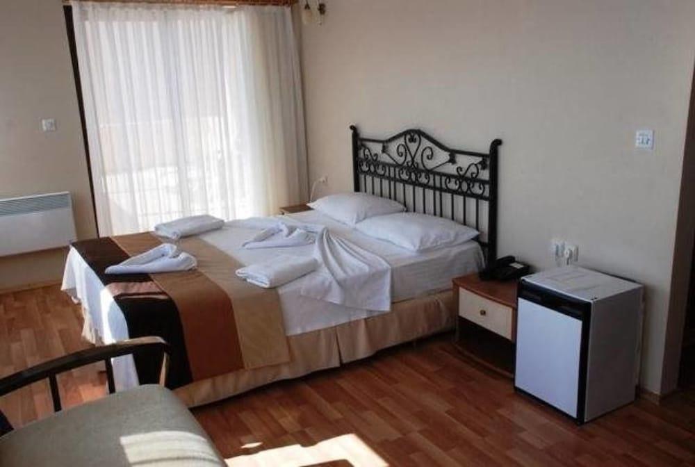 Kerman Hotel - Room
