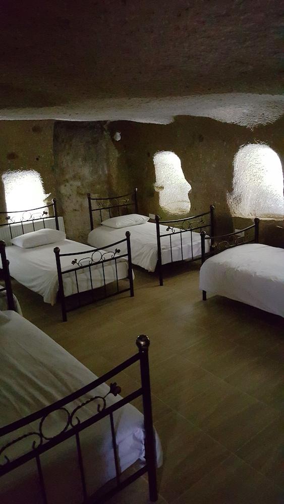 Whisper Cave House - Room