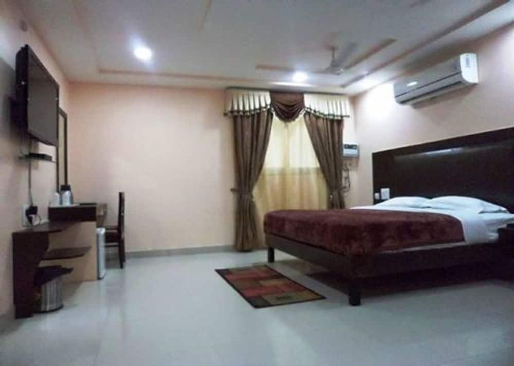 Hotel Silver Oak Gwalior - Room
