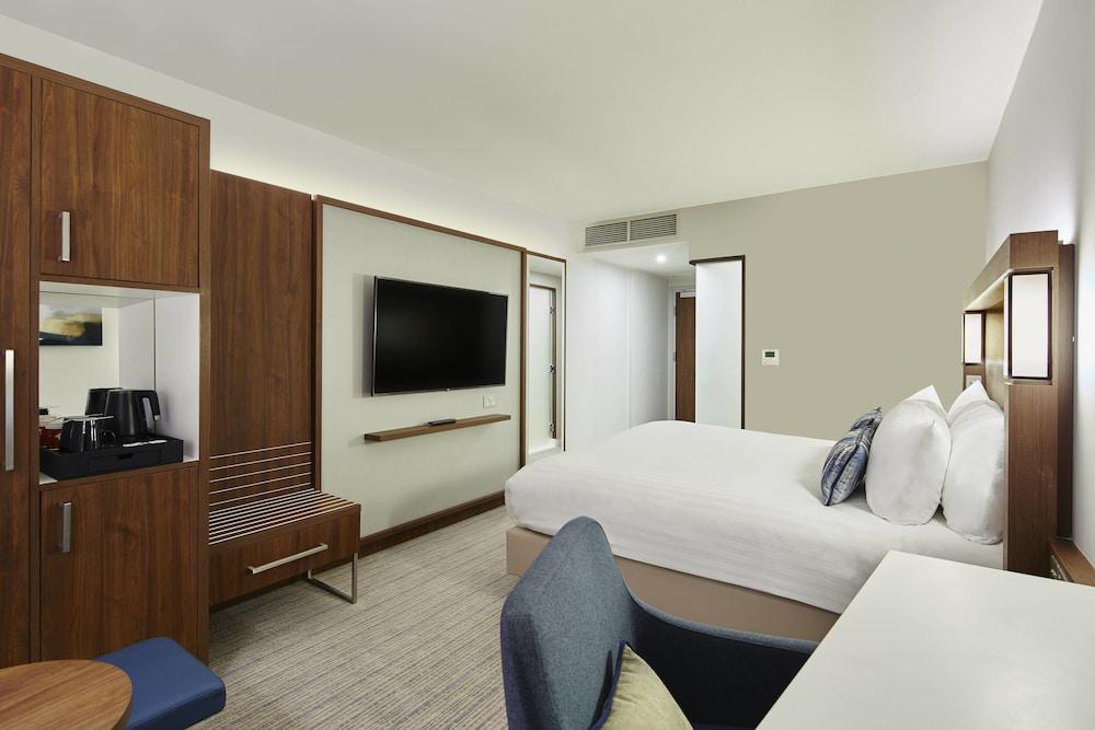 Courtyard by Marriott Luton Airport - Room
