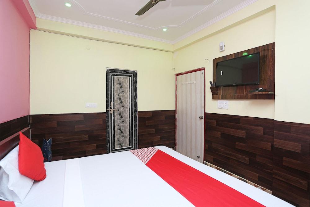 OYO 28801 Radhika Guest House - Room