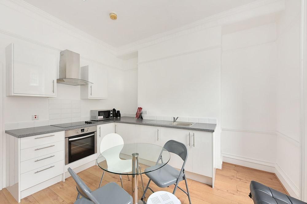 Blandford Street Apartments - Private kitchen