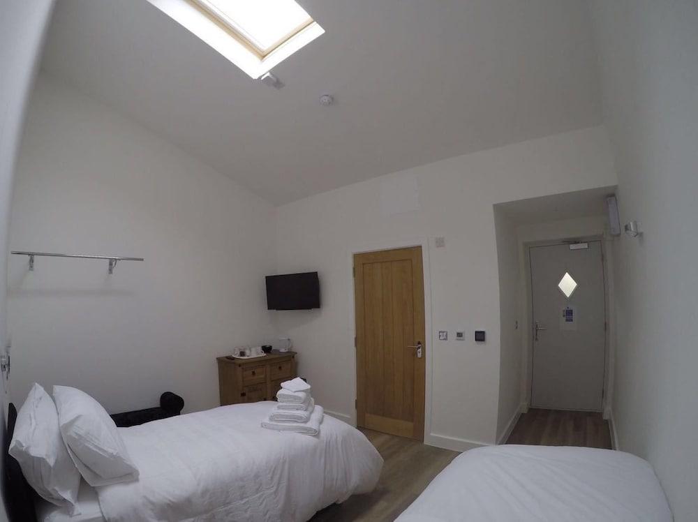 Deepcut Lodge Bed & Breakfast - Room