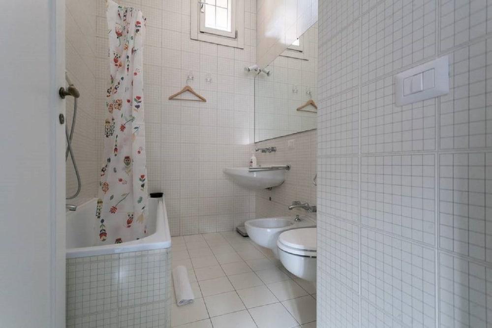Amedei Apartment int. 11 - Bathroom