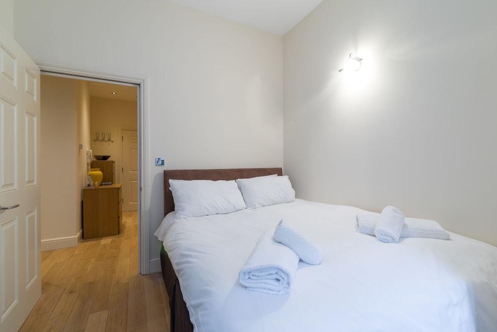 Covent Garden by Austin David Apartments - Room