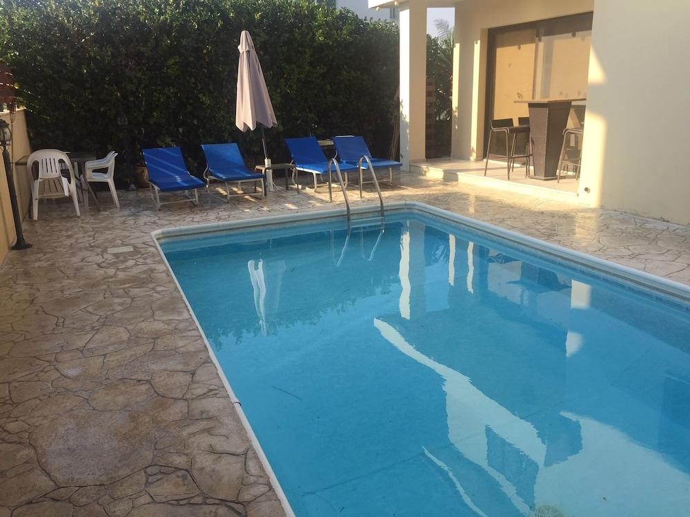 Villa Elena - Outdoor Pool