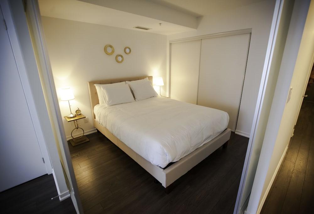 Life Suites Queen Street 2 Bed Apartment - Room