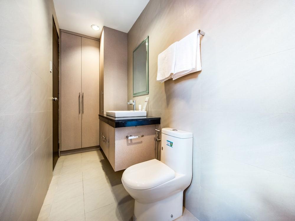 OYO 507 Terran Suites - Bathroom