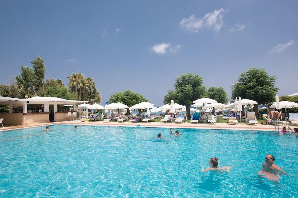 Iliada Beach Hotel - Outdoor Pool