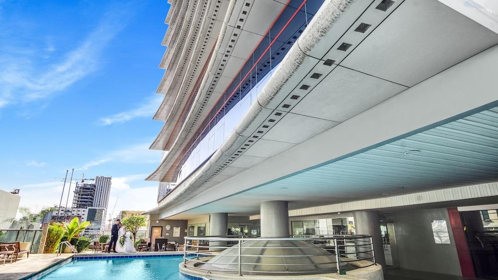 Cebu Parklane International Hotel - Outdoor Pool
