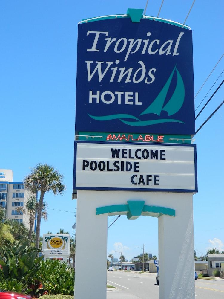 Tropical Winds Oceanfront Hotel - Property Grounds
