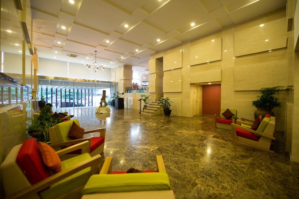 Hotel Parami - Lobby Sitting Area