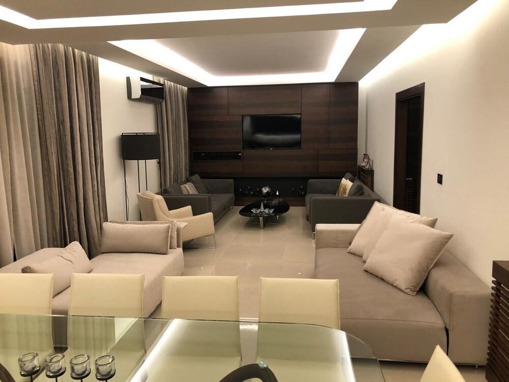 Georges Residence - Living Area