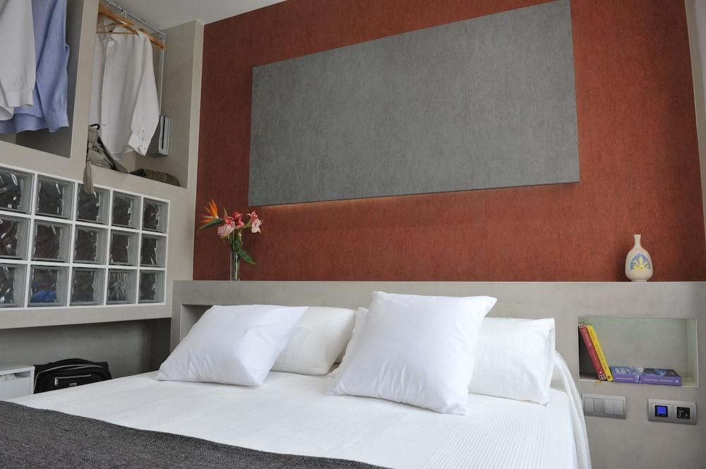 Gaudint Barcelona suites - Room