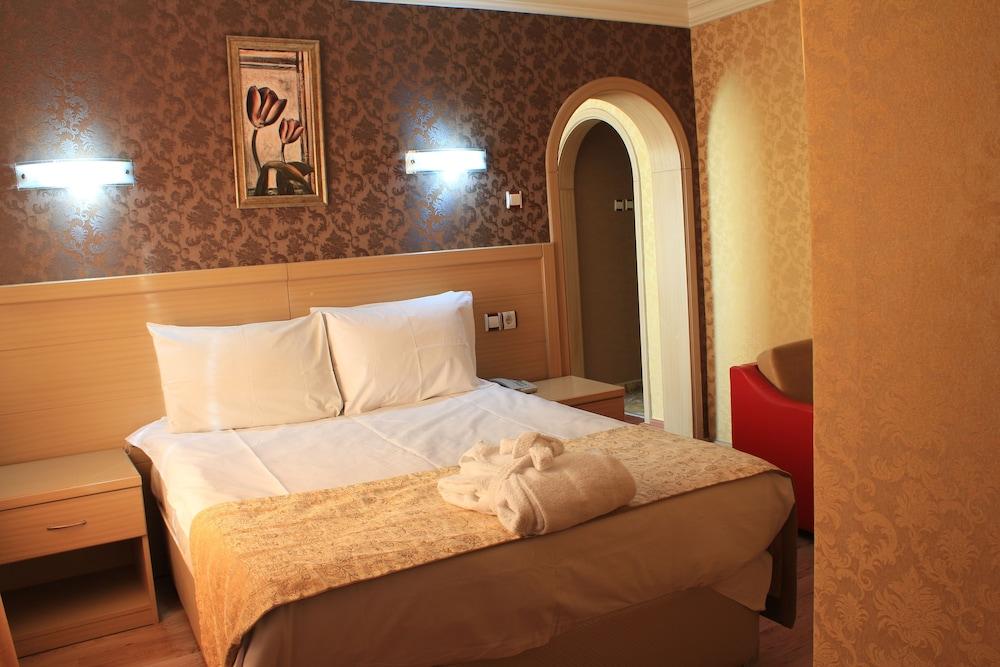 Royal Carine Hotel - Room