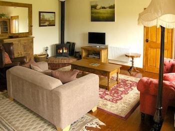 The Wainscott - Living Room