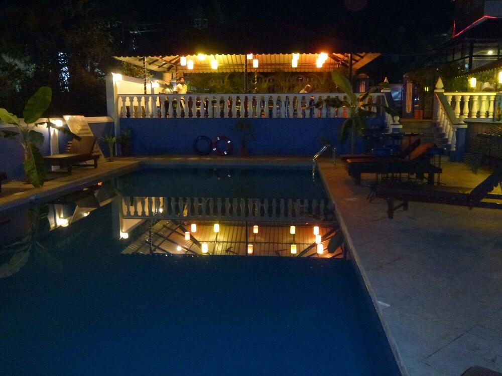 Mayflower Beach Resort - Outdoor Pool