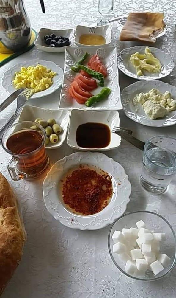 جام إسيجي بانسيون - Breakfast Meal