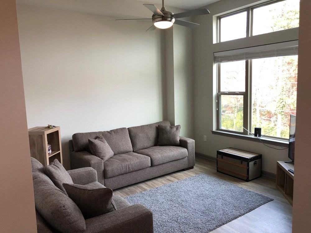 Luxury Studio Apartment - Living Room