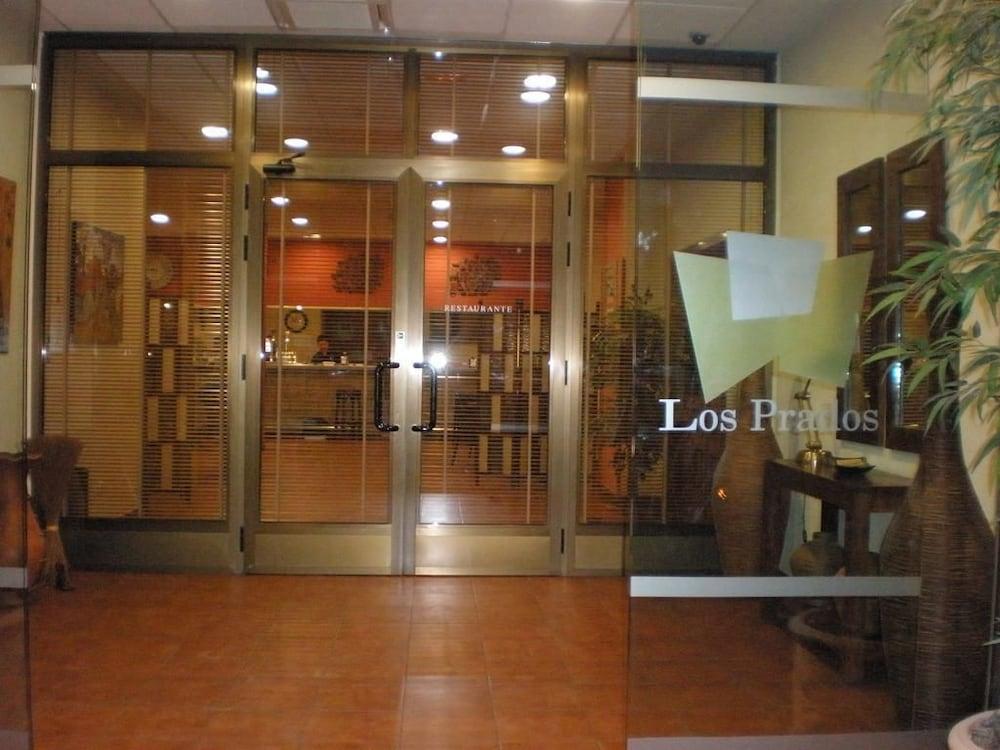 هوتل ريستورانتي لوس برادوس - Interior Entrance