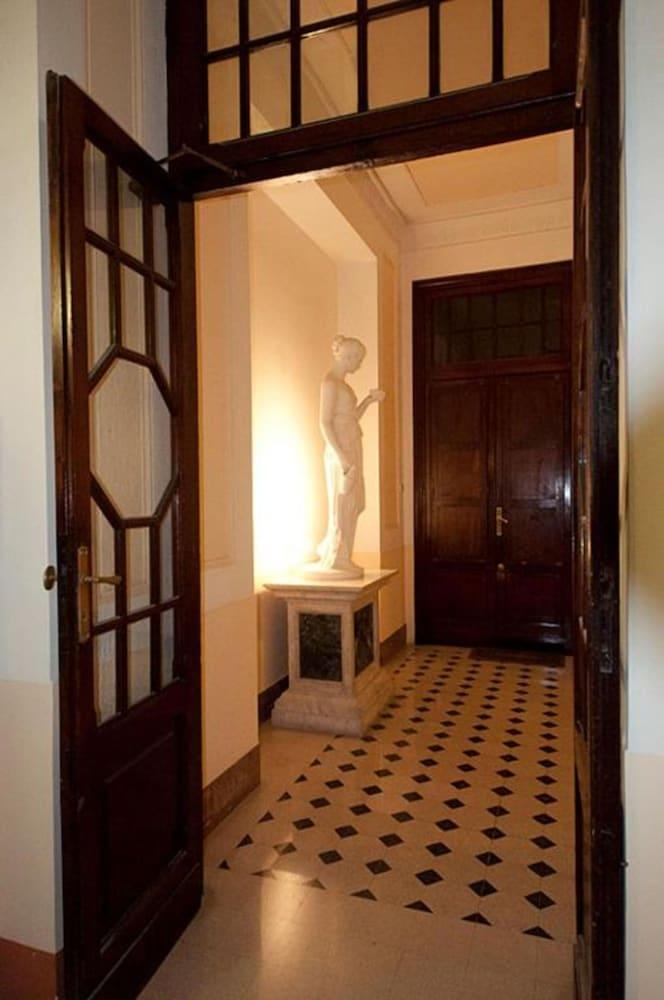 Atlantis Inn Roma - Interior Entrance
