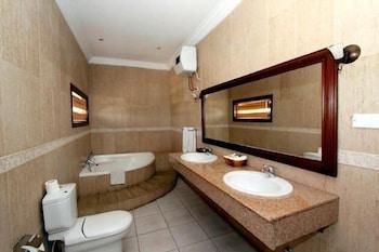 Highgate Hotel - Bathroom