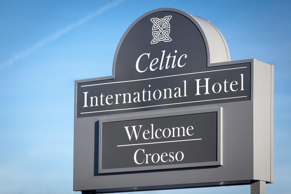 Celtic International Hotel Cardiff Airport - Exterior detail