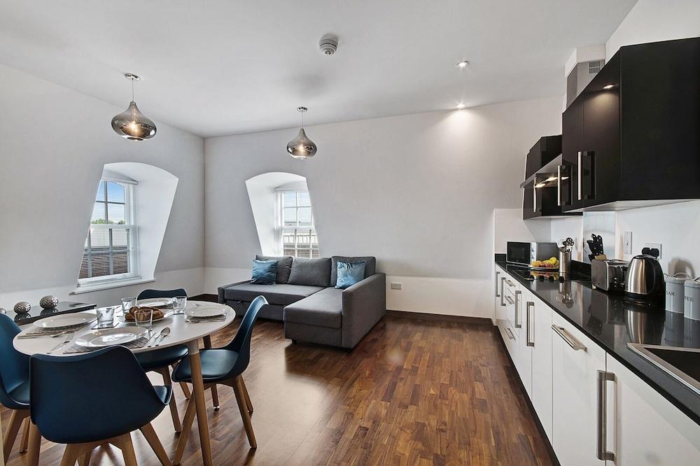 Karah Suites - Denmark House - Living Area