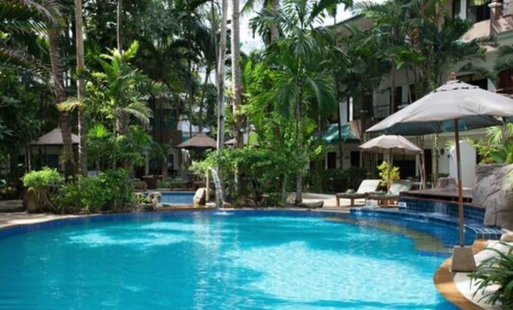 The Viridian Resort - Outdoor Pool
