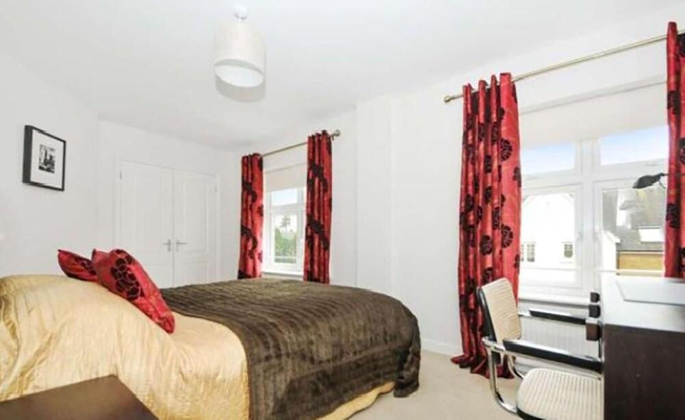 Oxford Serviced Apartments - Waterways - Room