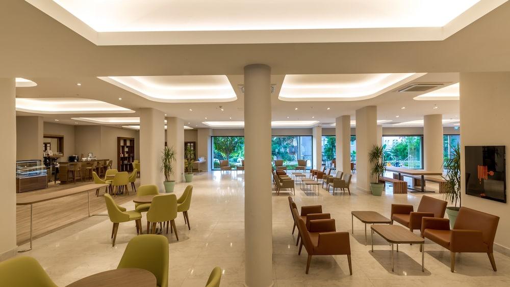 Julian Club Hotel - All Inclusive - Lobby Sitting Area