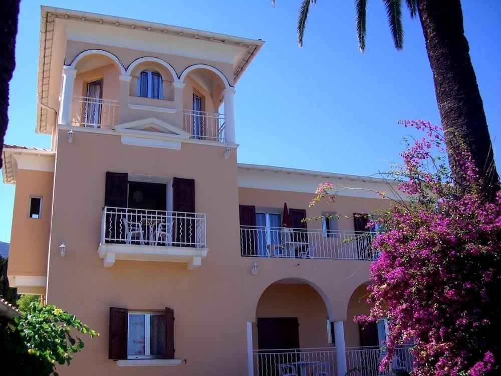 Hôtel Reine D'Azur - Featured Image