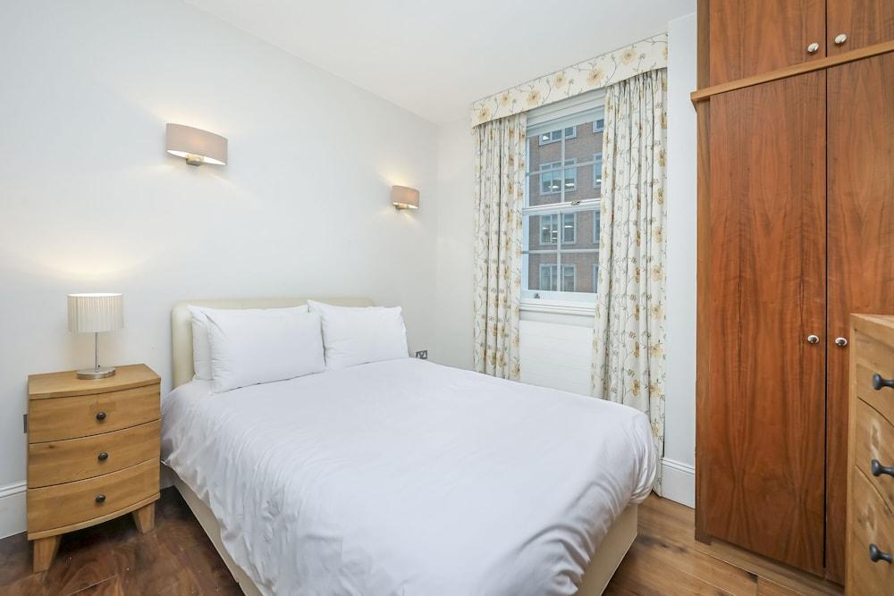 Tavistock Place Apartments - Room