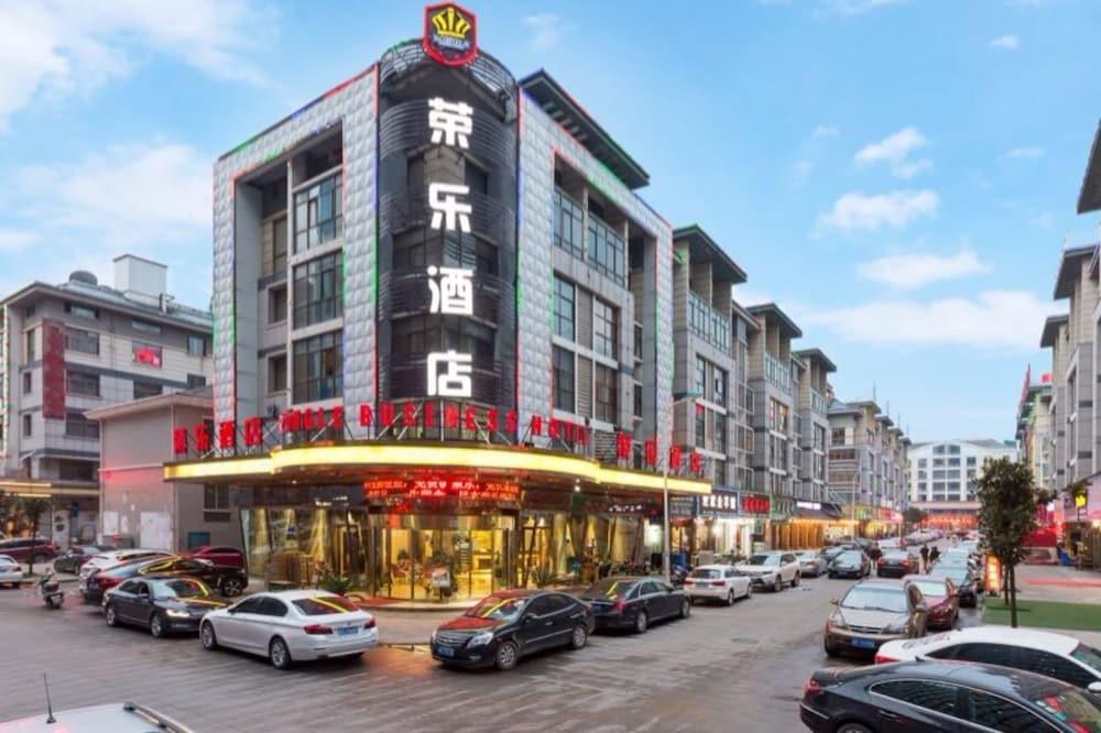 Rong Le Business Hotel - Featured Image